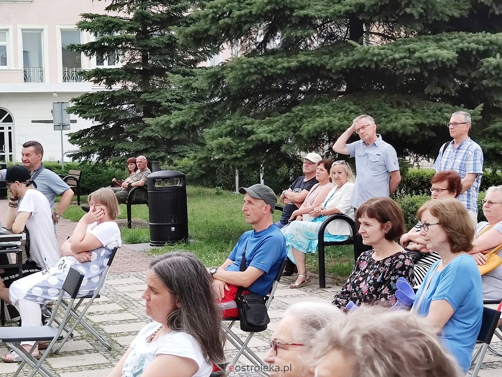 Art Czwartek - koncert Beaty Banasik [08.07.2021] - zdjęcie #13 - eOstroleka.pl