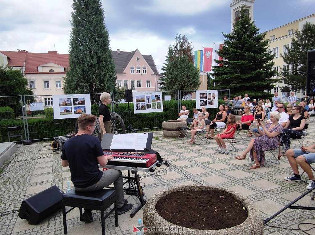 Art Czwartek - koncert Beaty Banasik [08.07.2021] - zdjęcie #25 - eOstroleka.pl