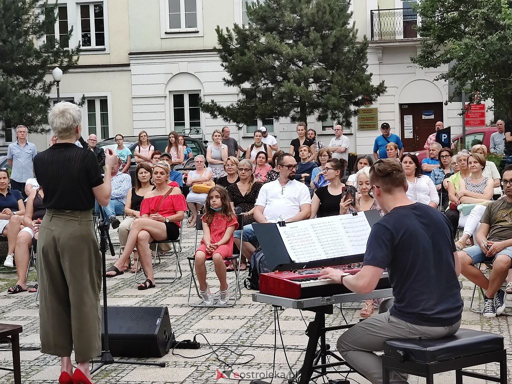 Art Czwartek - koncert Beaty Banasik [08.07.2021] - zdjęcie #2 - eOstroleka.pl