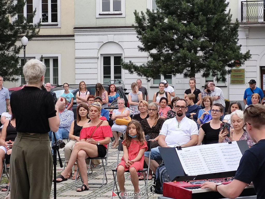Art Czwartek - koncert Beaty Banasik [08.07.2021] - zdjęcie #29 - eOstroleka.pl
