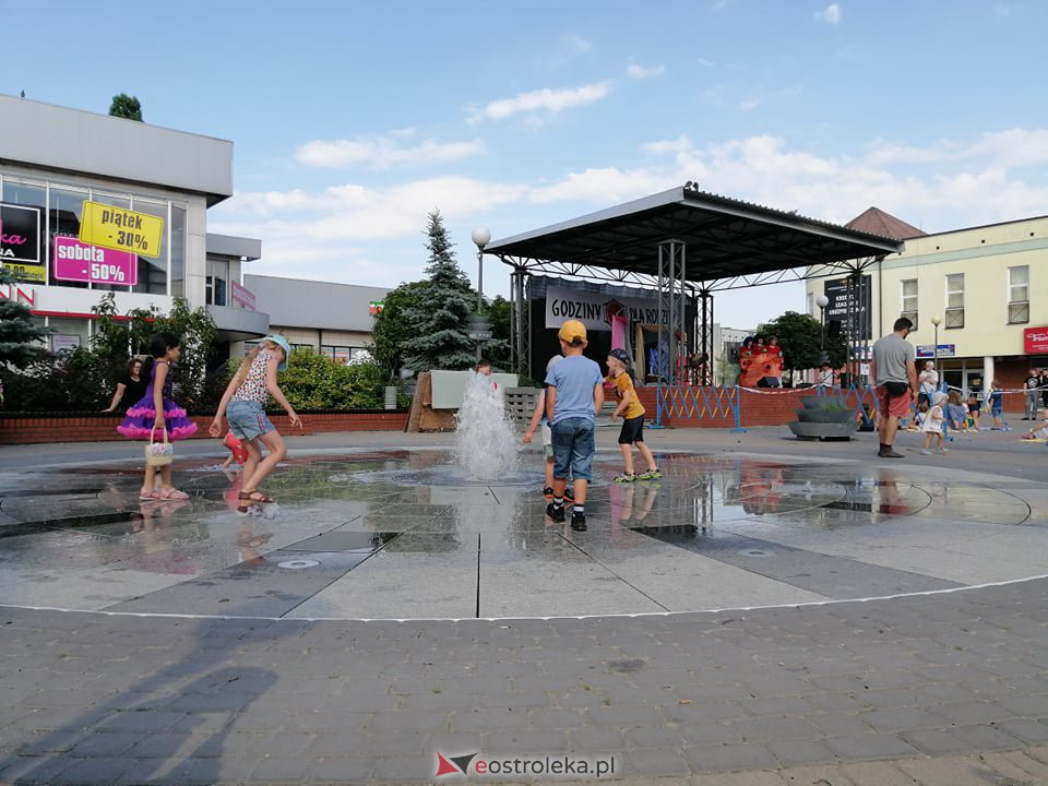 Fontanna przy Kupcu już działa [11.07.2021] - zdjęcie #1 - eOstroleka.pl