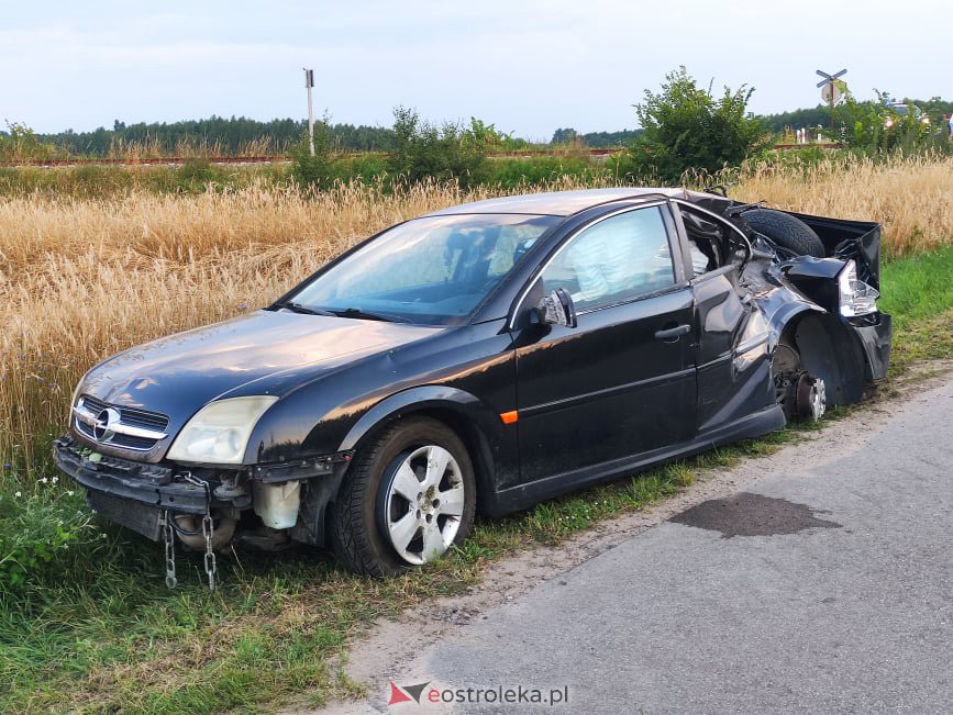 Wypadek na przejeździe kolejowym w Grucelach [12.07.2021] - zdjęcie #1 - eOstroleka.pl
