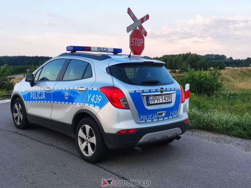 Wypadek na przejeździe kolejowym w Grucelach [12.07.2021] - zdjęcie #11 - eOstroleka.pl