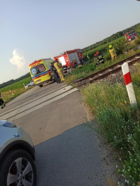 Wypadek na przejeździe kolejowym w Grucelach [12.07.2021] - zdjęcie #17 - eOstroleka.pl