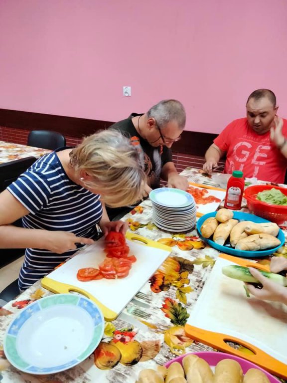 Trening kulinarny w ŚDS w Czarnowie - zdjęcie #3 - eOstroleka.pl