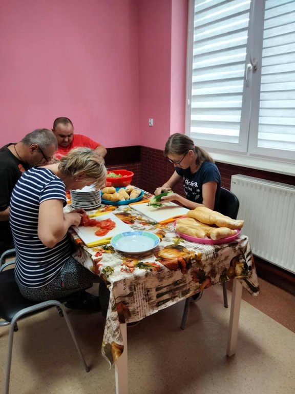 Trening kulinarny w ŚDS w Czarnowie - zdjęcie #16 - eOstroleka.pl