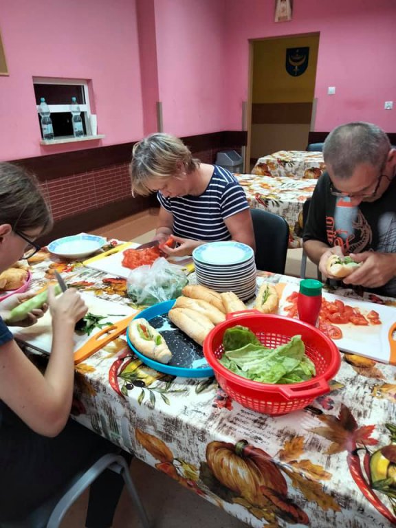 Trening kulinarny w ŚDS w Czarnowie - zdjęcie #21 - eOstroleka.pl