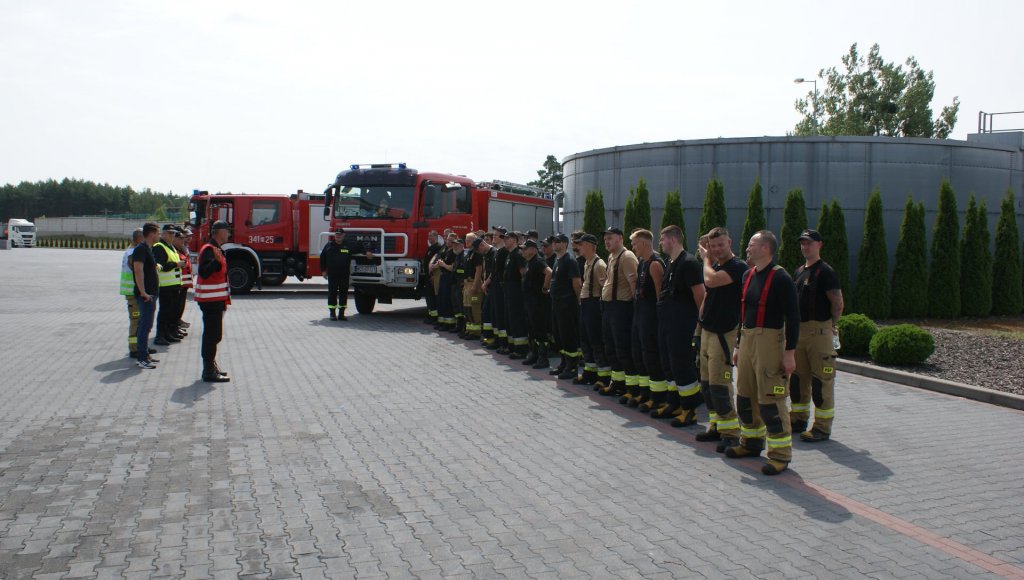 Pożar magazynu dużego zakładu produkcyjnego. W akcji kilka jednostek strażackich [15.07.2021] - zdjęcie #5 - eOstroleka.pl