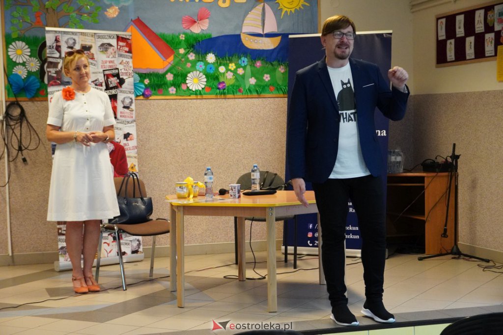 Spotkania autorskie - Alek Rogoziński - zdjęcie #2 - eOstroleka.pl