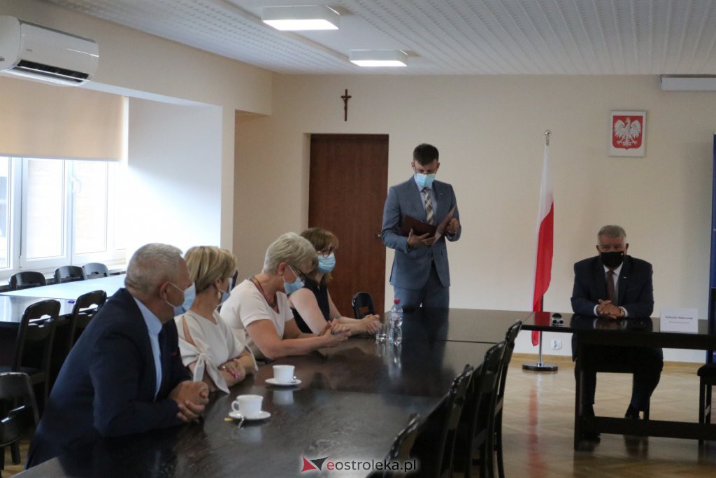 Uroczystość podpisania umów w ramach Rządowego Funduszu Rozwoju Dróg z samorządami z regionu ostrołęckiego [23.07.2021] - zdjęcie #1 - eOstroleka.pl