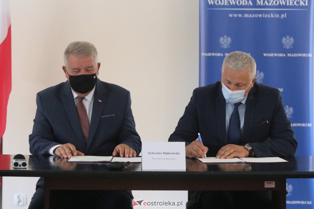 Uroczystość podpisania umów w ramach Rządowego Funduszu Rozwoju Dróg z samorządami z regionu ostrołęckiego [23.07.2021] - zdjęcie #16 - eOstroleka.pl