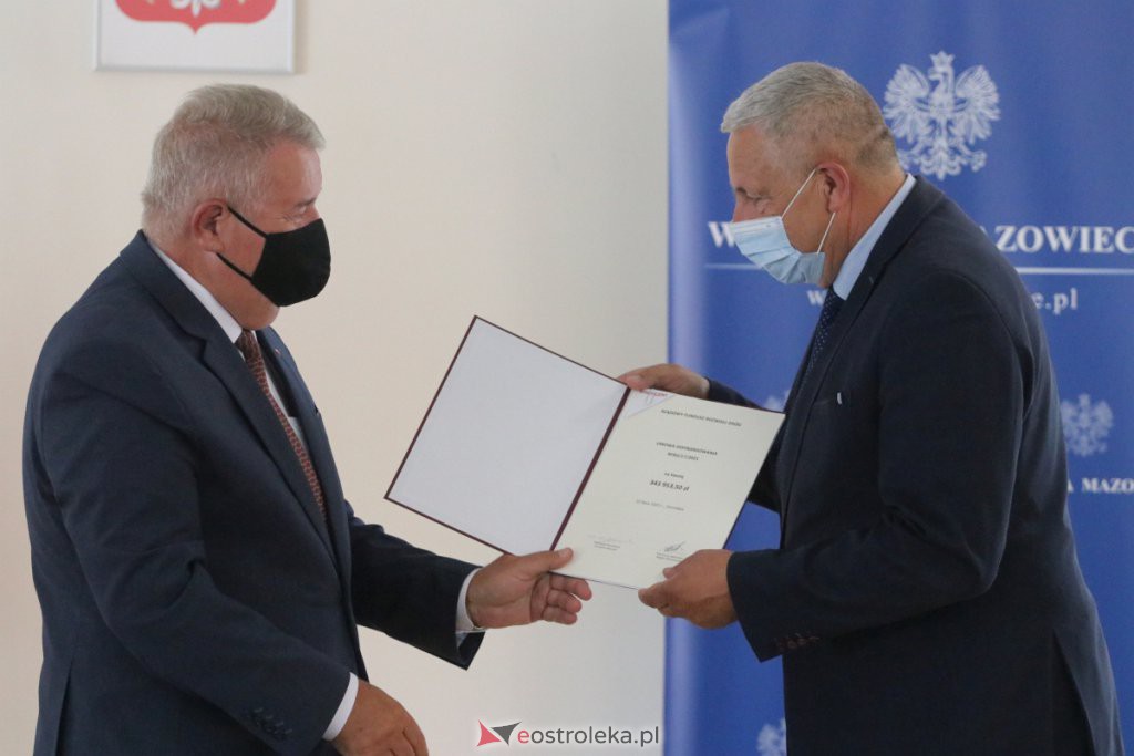 Uroczystość podpisania umów w ramach Rządowego Funduszu Rozwoju Dróg z samorządami z regionu ostrołęckiego [23.07.2021] - zdjęcie #17 - eOstroleka.pl
