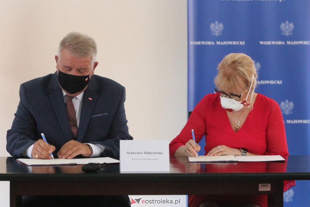 Uroczystość podpisania umów w ramach Rządowego Funduszu Rozwoju Dróg z samorządami z regionu ostrołęckiego [23.07.2021] - zdjęcie #18 - eOstroleka.pl