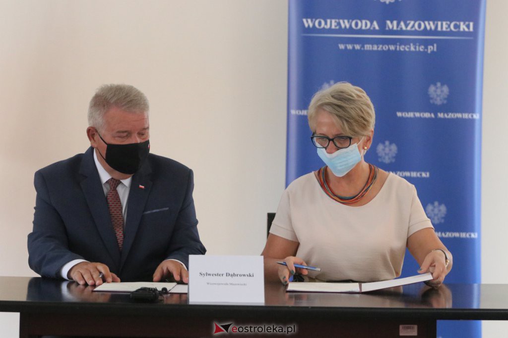 Uroczystość podpisania umów w ramach Rządowego Funduszu Rozwoju Dróg z samorządami z regionu ostrołęckiego [23.07.2021] - zdjęcie #20 - eOstroleka.pl