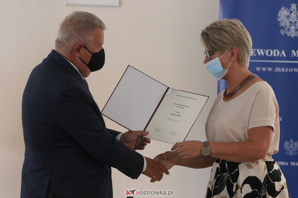 Uroczystość podpisania umów w ramach Rządowego Funduszu Rozwoju Dróg z samorządami z regionu ostrołęckiego [23.07.2021] - zdjęcie #21 - eOstroleka.pl