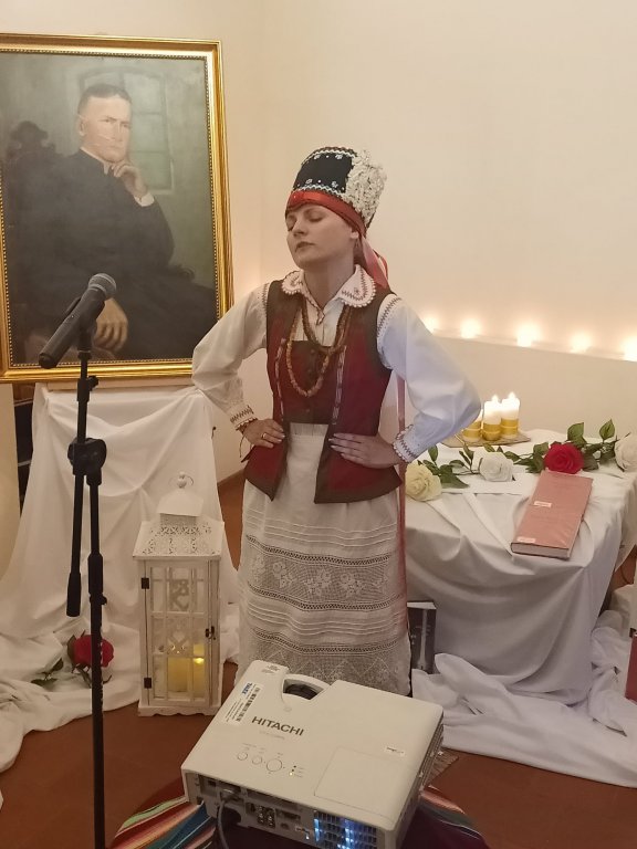 Noc Poezji w myszynieckiej dzwonnicy. W hołdzie ks. Skierkowskiemu [21.07.2021] - zdjęcie #26 - eOstroleka.pl