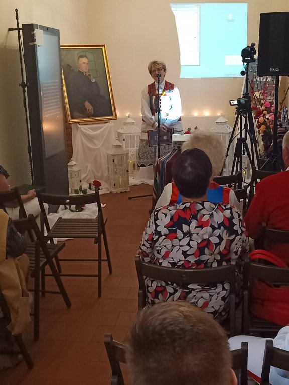 Noc Poezji w myszynieckiej dzwonnicy. W hołdzie ks. Skierkowskiemu [21.07.2021] - zdjęcie #7 - eOstroleka.pl