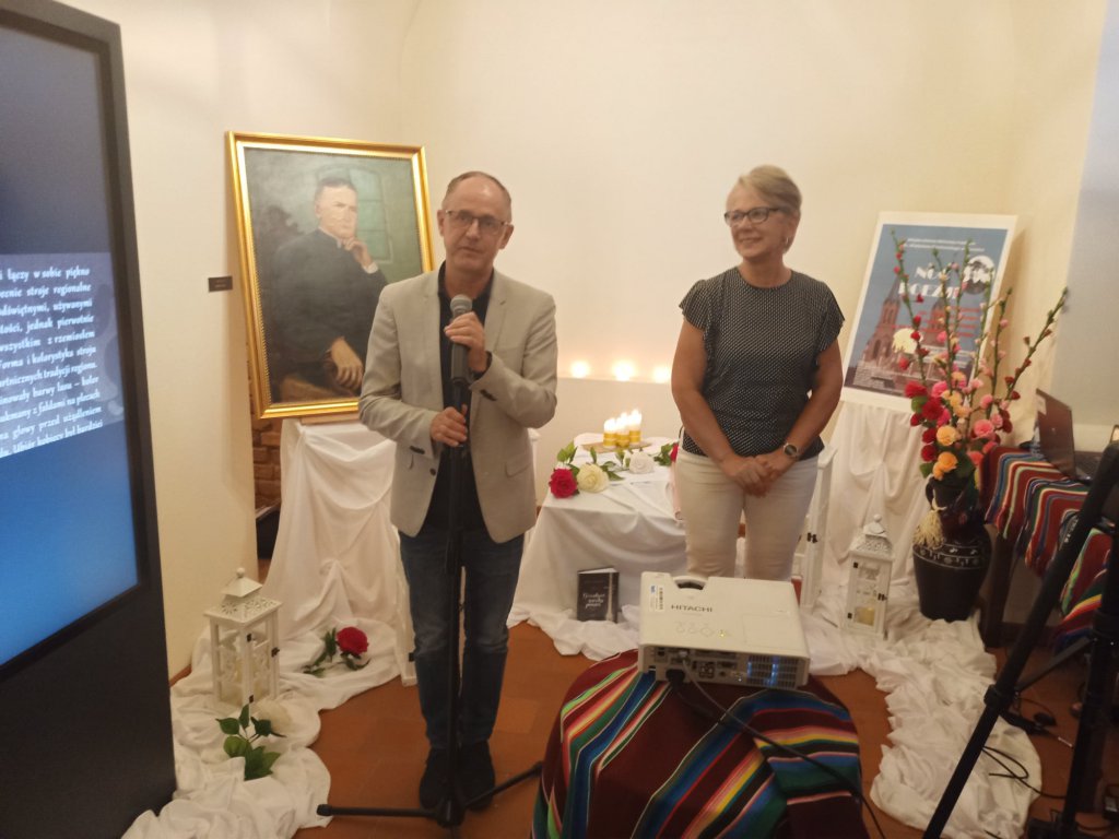 Noc Poezji w myszynieckiej dzwonnicy. W hołdzie ks. Skierkowskiemu [21.07.2021] - zdjęcie #5 - eOstroleka.pl