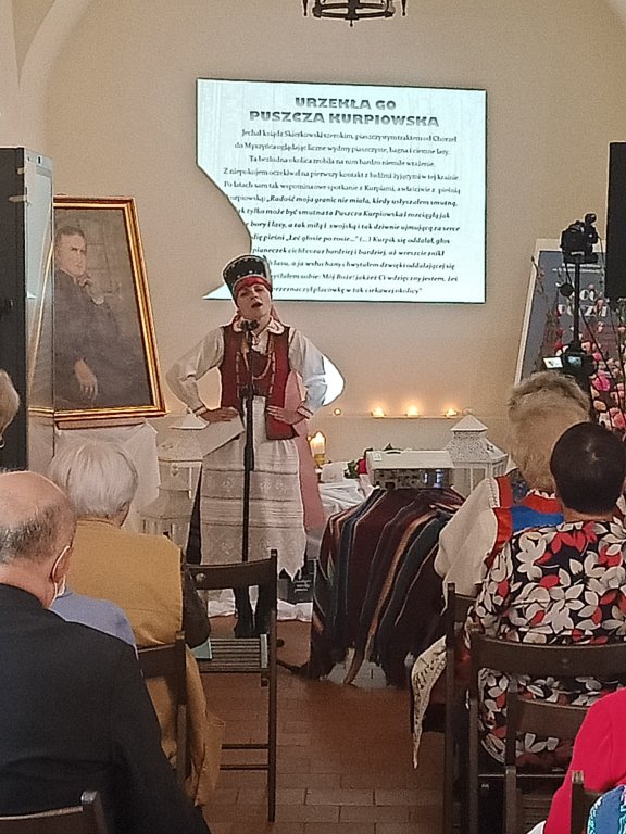 Noc Poezji w myszynieckiej dzwonnicy. W hołdzie ks. Skierkowskiemu [21.07.2021] - zdjęcie #3 - eOstroleka.pl