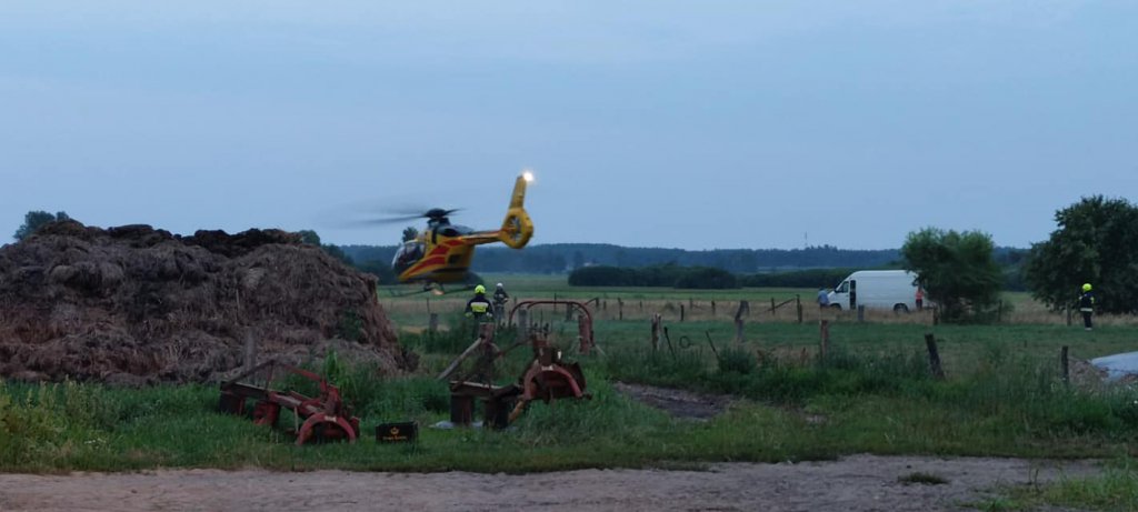 Akcja ratunkowa w miejscowości Cięćk. Lądował śmigłowiec LPR [25.07.2021] - zdjęcie #1 - eOstroleka.pl