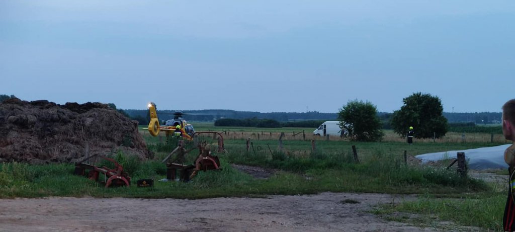 Akcja ratunkowa w miejscowości Cięćk. Lądował śmigłowiec LPR [25.07.2021] - zdjęcie #4 - eOstroleka.pl