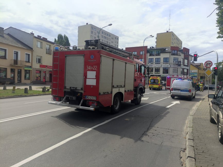 Wypadek na ruchliwym skrzyżowaniu w Ostrołęce [01.08.2021] - zdjęcie #13 - eOstroleka.pl