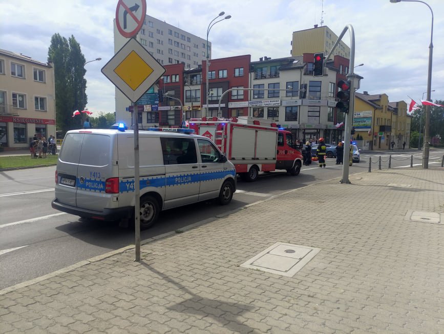 Wypadek na ruchliwym skrzyżowaniu w Ostrołęce [01.08.2021] - zdjęcie #12 - eOstroleka.pl