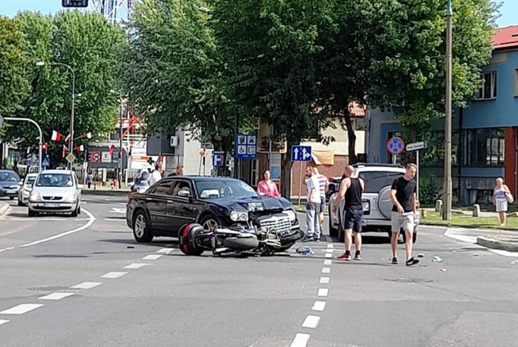 Wypadek na ruchliwym skrzyżowaniu w Ostrołęce [01.08.2021] - zdjęcie #3 - eOstroleka.pl