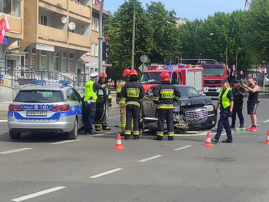 Wypadek na ruchliwym skrzyżowaniu w Ostrołęce [01.08.2021] - zdjęcie #4 - eOstroleka.pl