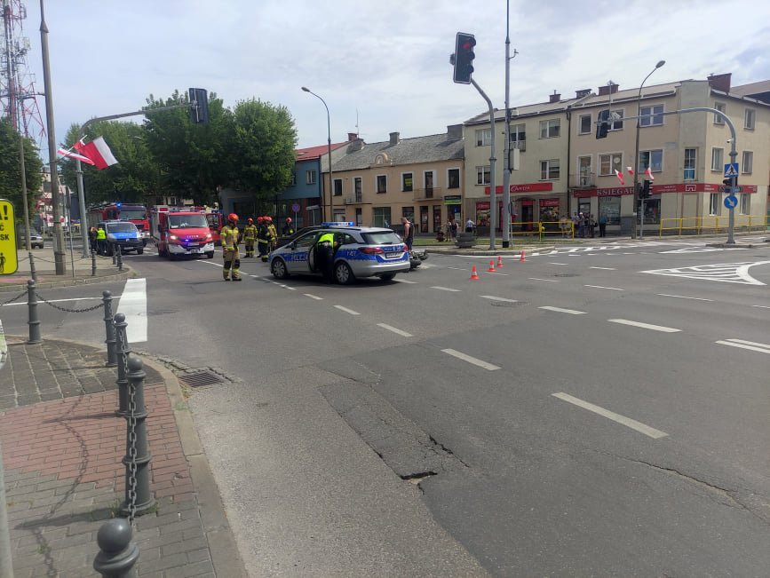 Wypadek na ruchliwym skrzyżowaniu w Ostrołęce [01.08.2021] - zdjęcie #6 - eOstroleka.pl