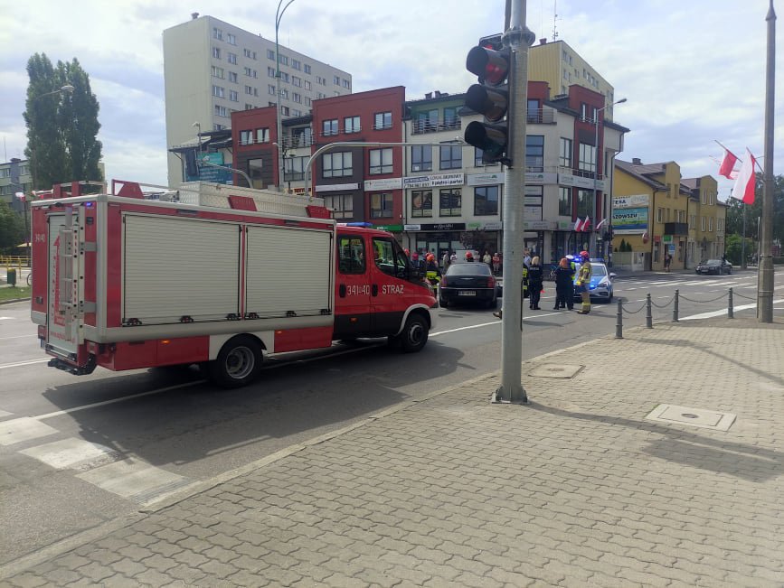 Wypadek na ruchliwym skrzyżowaniu w Ostrołęce [01.08.2021] - zdjęcie #11 - eOstroleka.pl