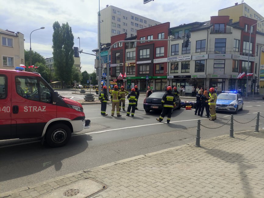 Wypadek na ruchliwym skrzyżowaniu w Ostrołęce [01.08.2021] - zdjęcie #10 - eOstroleka.pl