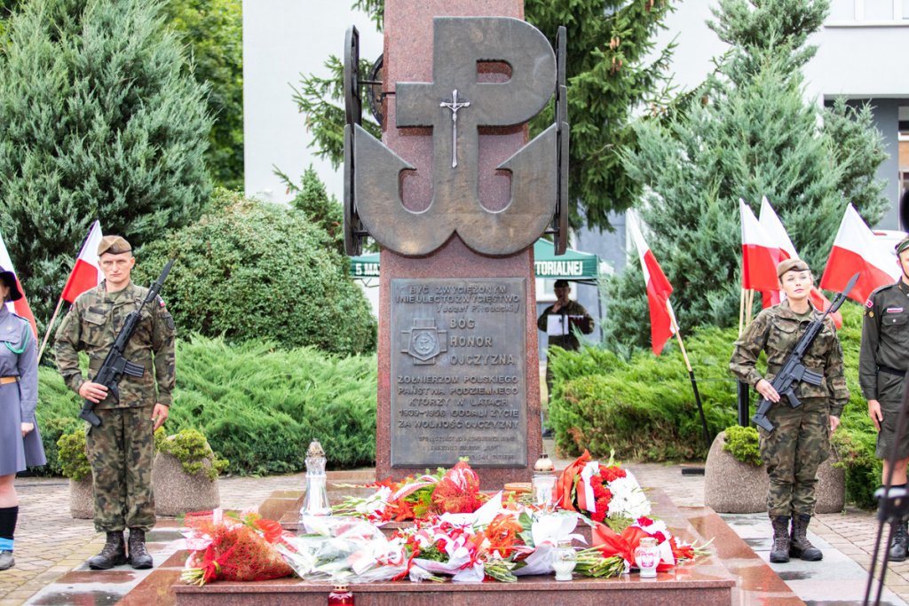 Miejskie uroczystości 77. rocznicy wybuchu Powstania Warszawskiego [01.08.2021] - zdjęcie #3 - eOstroleka.pl