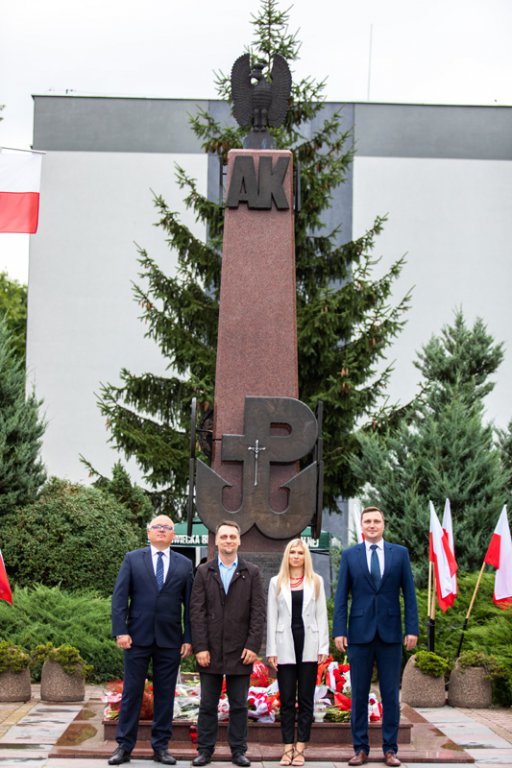 Miejskie uroczystości 77. rocznicy wybuchu Powstania Warszawskiego [01.08.2021] - zdjęcie #1 - eOstroleka.pl
