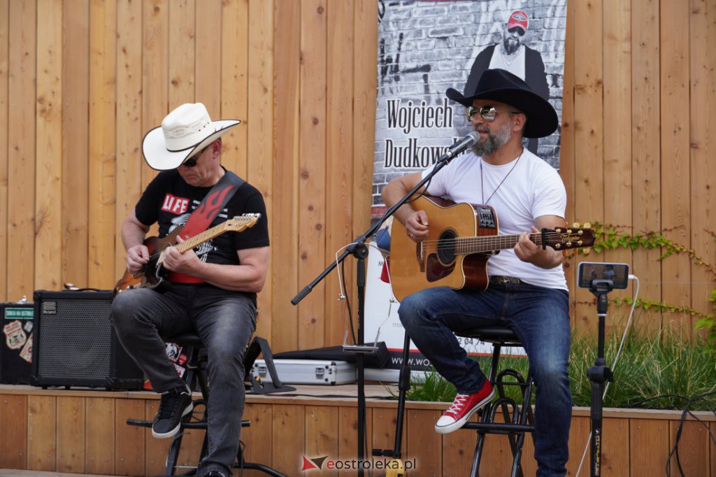 Spotkania w Tężni w Rzekuniu - Koncert Wojciecha Dudkowskiego [08.08.2021] - zdjęcie #27 - eOstroleka.pl