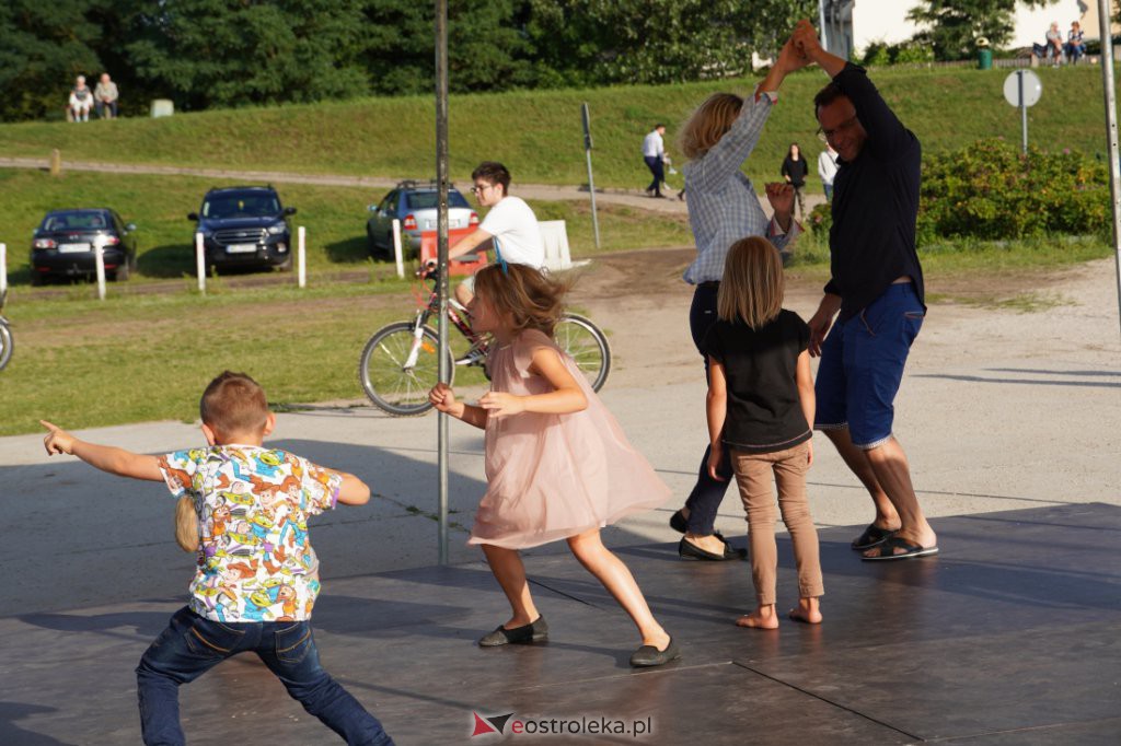 Potańcówka na Plaży Miejskiej w Ostrołęce [08.08.2021] - zdjęcie #25 - eOstroleka.pl