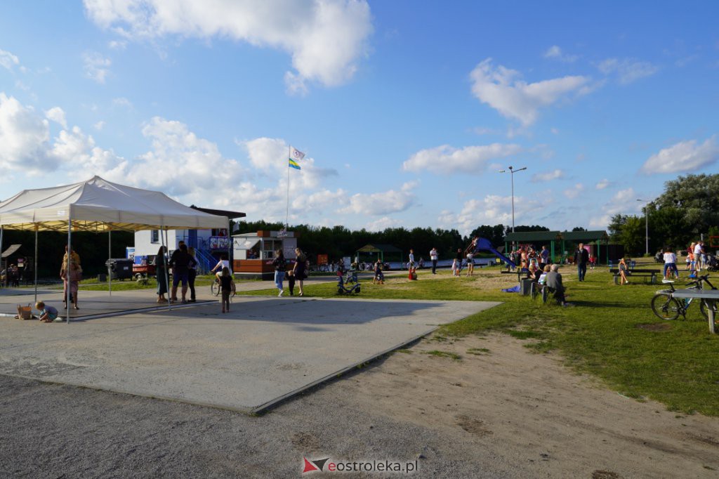 Potańcówka na Plaży Miejskiej w Ostrołęce [08.08.2021] - zdjęcie #14 - eOstroleka.pl