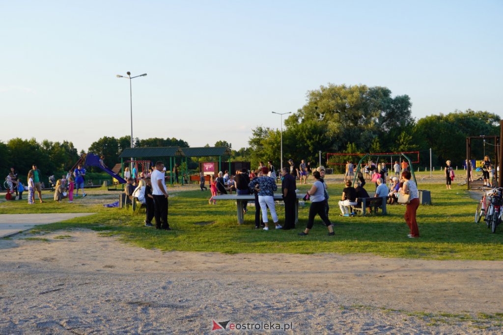 Potańcówka na Plaży Miejskiej w Ostrołęce [08.08.2021] - zdjęcie #16 - eOstroleka.pl