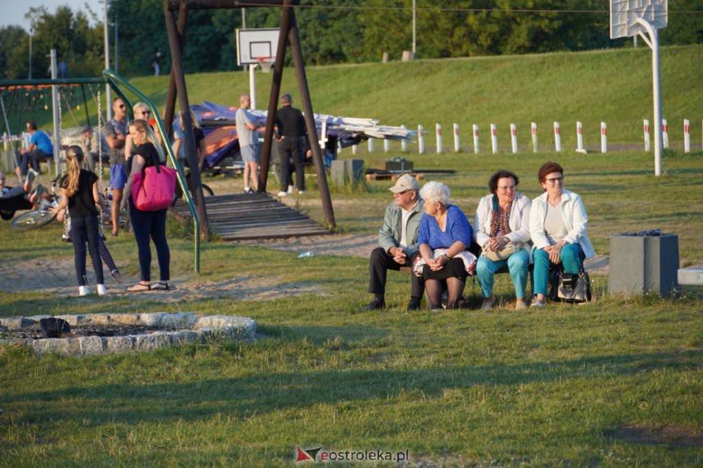 Potańcówka na Plaży Miejskiej w Ostrołęce [08.08.2021] - zdjęcie #20 - eOstroleka.pl