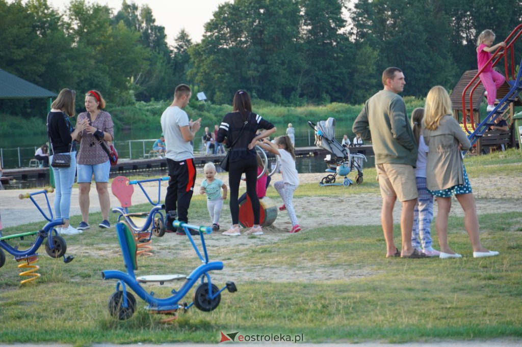 Potańcówka na Plaży Miejskiej w Ostrołęce [08.08.2021] - zdjęcie #32 - eOstroleka.pl