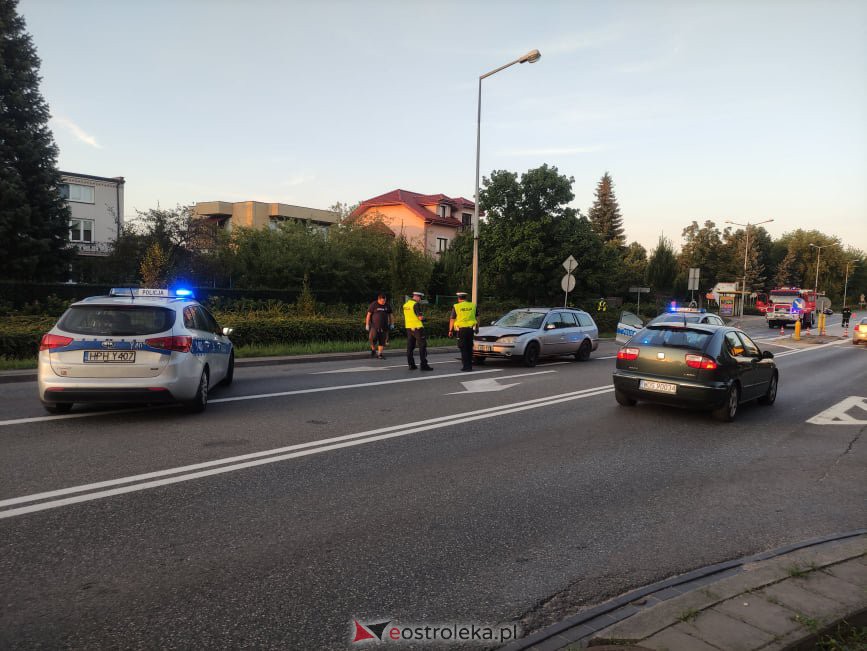 Wypadek przy wjeździe na most w Ostrołęce [09.08.2021] - zdjęcie #2 - eOstroleka.pl