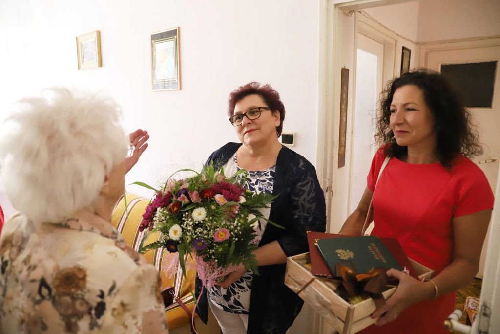 96. urodziny Marii Piersy, matki chrzestnej sztandaru Miasta Ostrołęki  - zdjęcie #13 - eOstroleka.pl