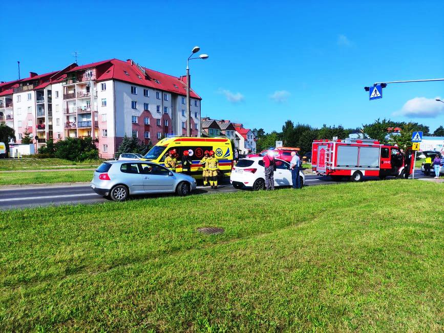 Zderzenie dwóch aut przy al. Jana Pawła II [12.08.2021] - zdjęcie #9 - eOstroleka.pl