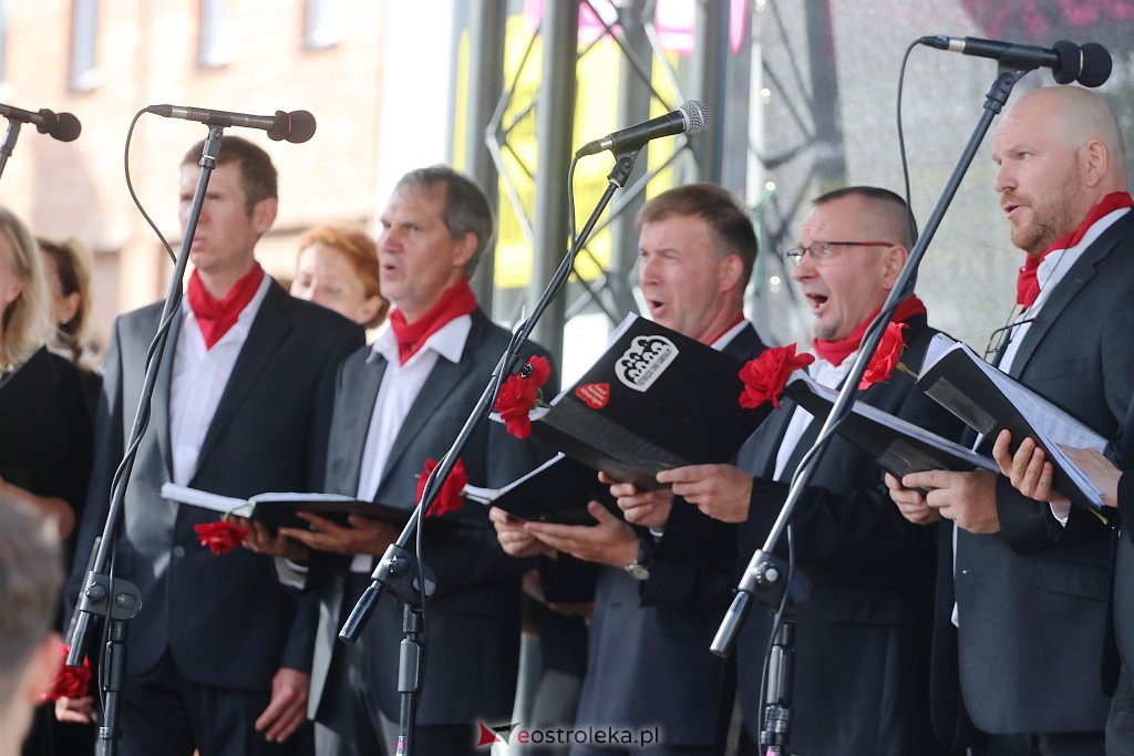 Koncert piosenek XX-lecia międzywojennego [15.08.2021] - zdjęcie #28 - eOstroleka.pl