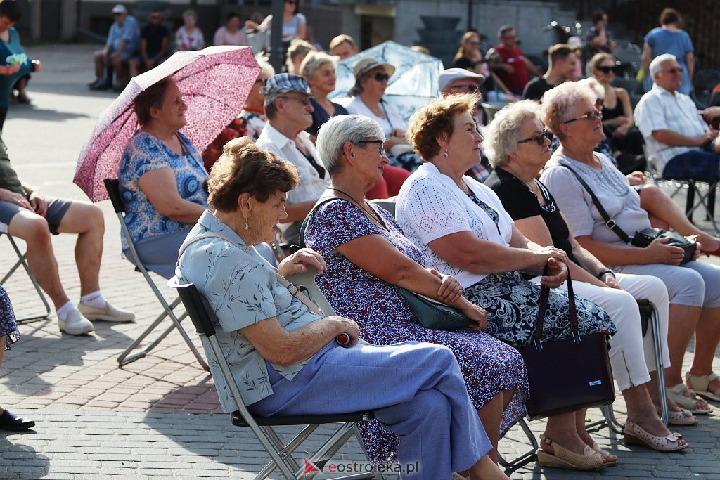 Koncert piosenek XX-lecia międzywojennego [15.08.2021] - zdjęcie #26 - eOstroleka.pl