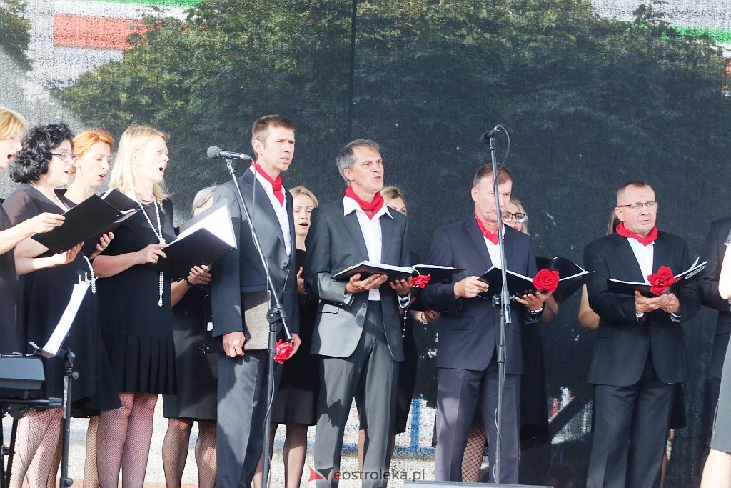 Koncert piosenek XX-lecia międzywojennego [15.08.2021] - zdjęcie #17 - eOstroleka.pl