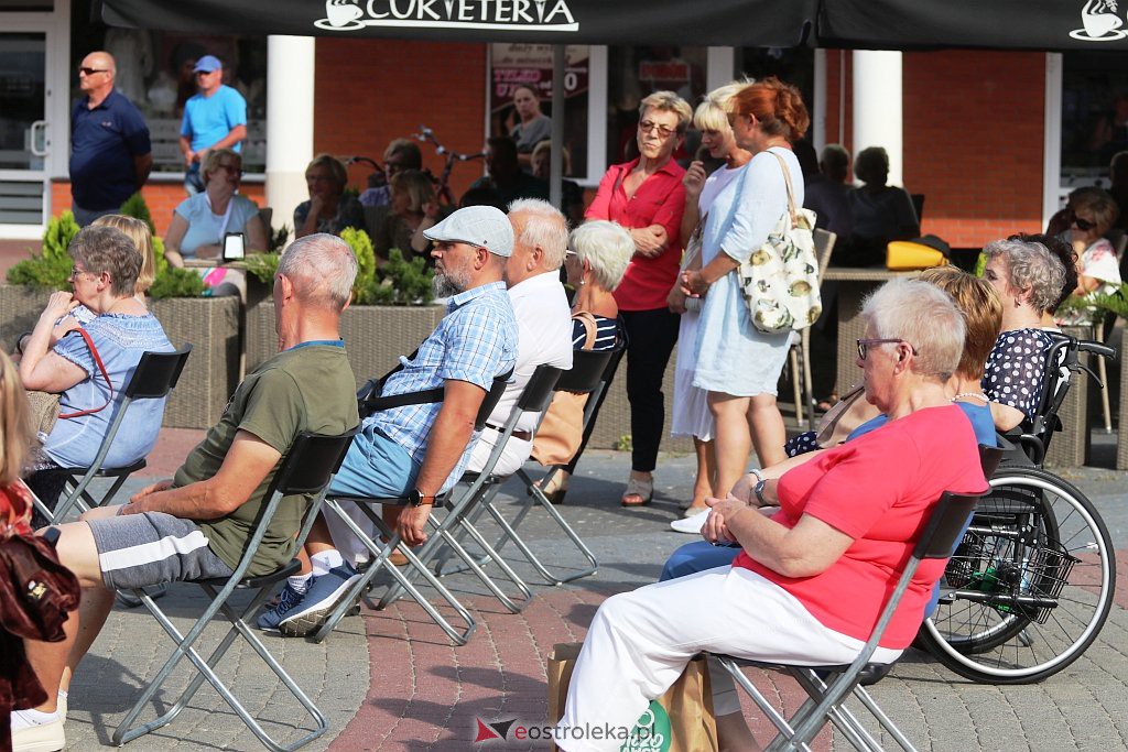 Koncert piosenek XX-lecia międzywojennego [15.08.2021] - zdjęcie #12 - eOstroleka.pl