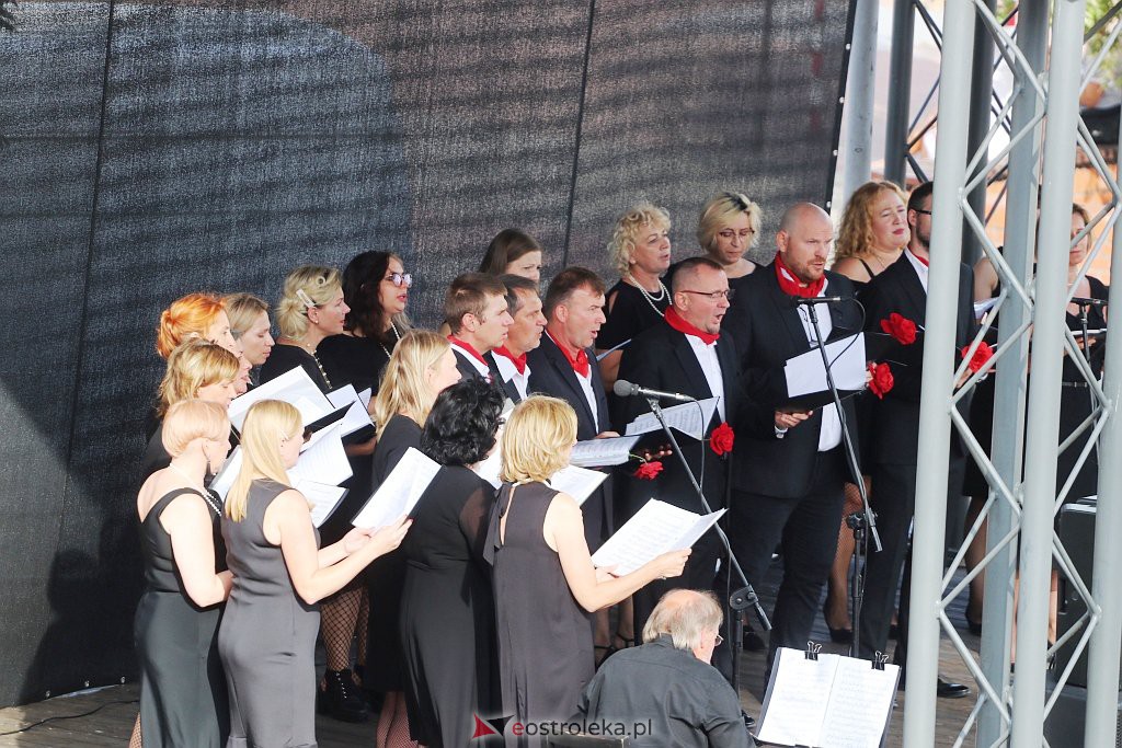 Koncert piosenek XX-lecia międzywojennego [15.08.2021] - zdjęcie #11 - eOstroleka.pl