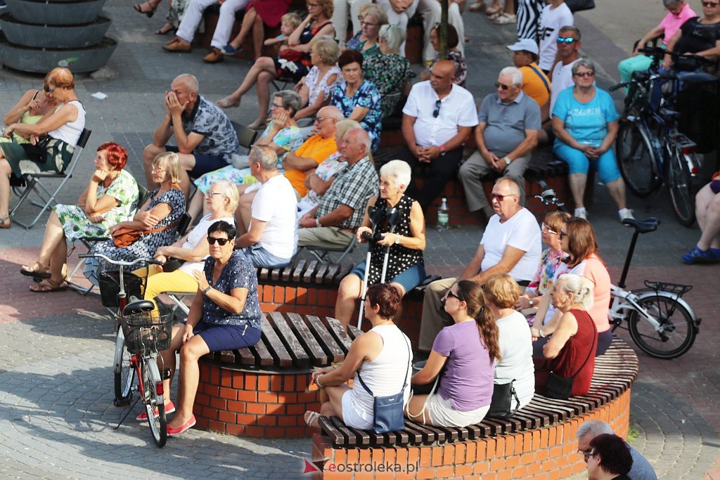 Koncert piosenek XX-lecia międzywojennego [15.08.2021] - zdjęcie #10 - eOstroleka.pl