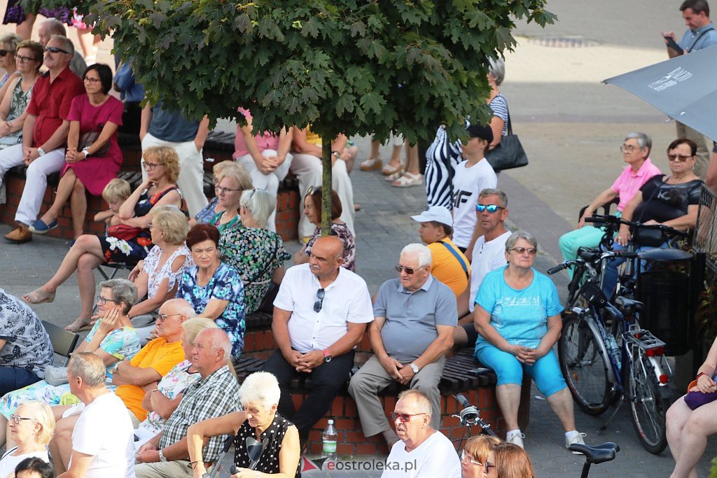 Koncert piosenek XX-lecia międzywojennego [15.08.2021] - zdjęcie #9 - eOstroleka.pl